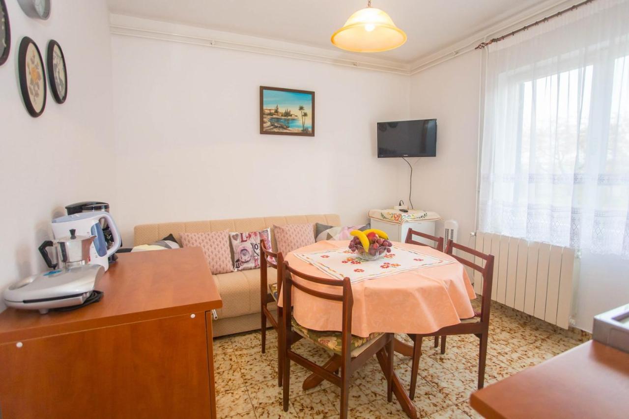 Apartment Complex Nevia Poreč Buitenkant foto